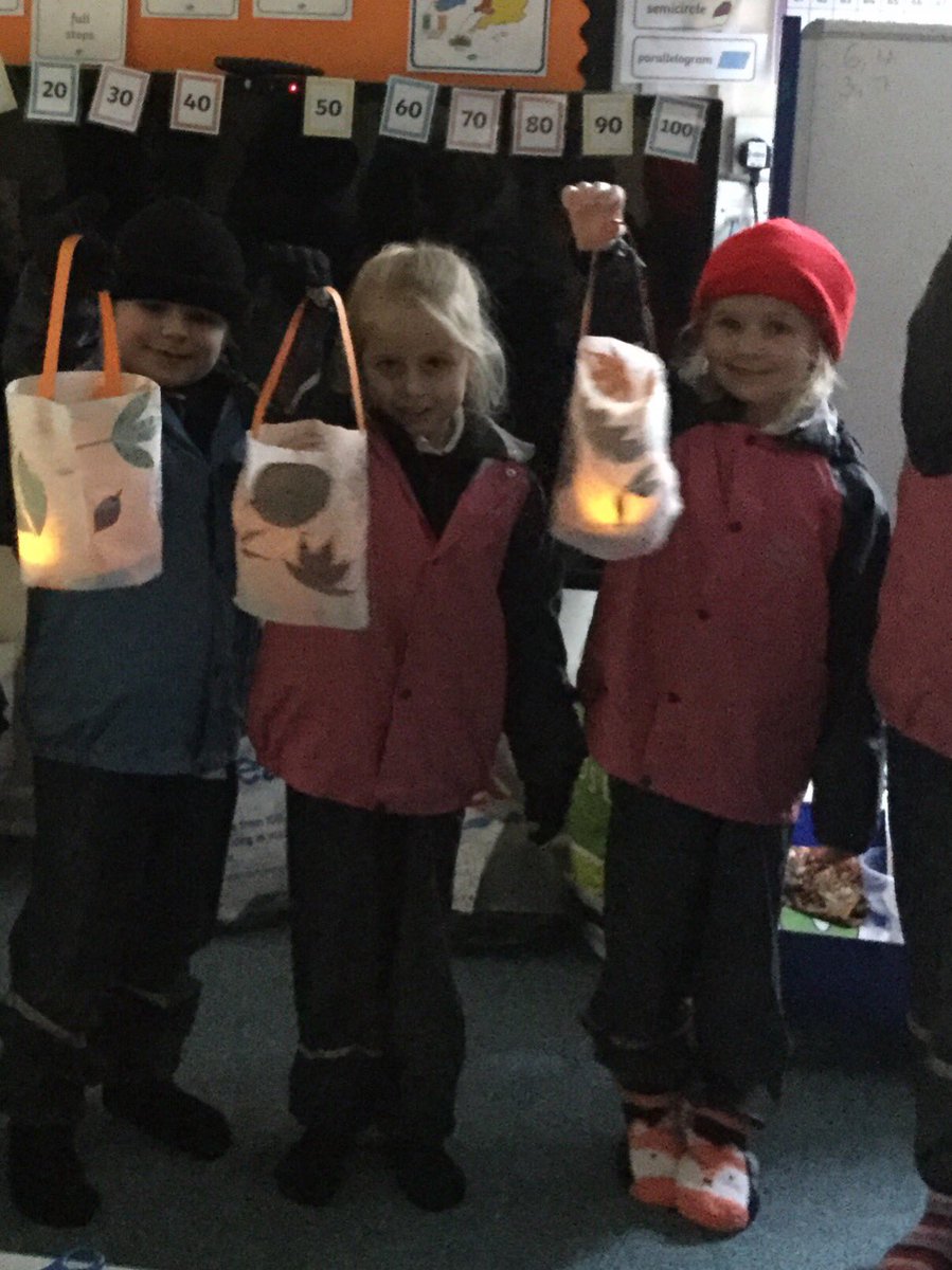 PipersForestSch's tweet image. Year 1 @PipersPrePrep finished their leaf lanterns today, they looked lovely glowing in the classroom #pipersforest #pipersoutdoors #piperschristmas