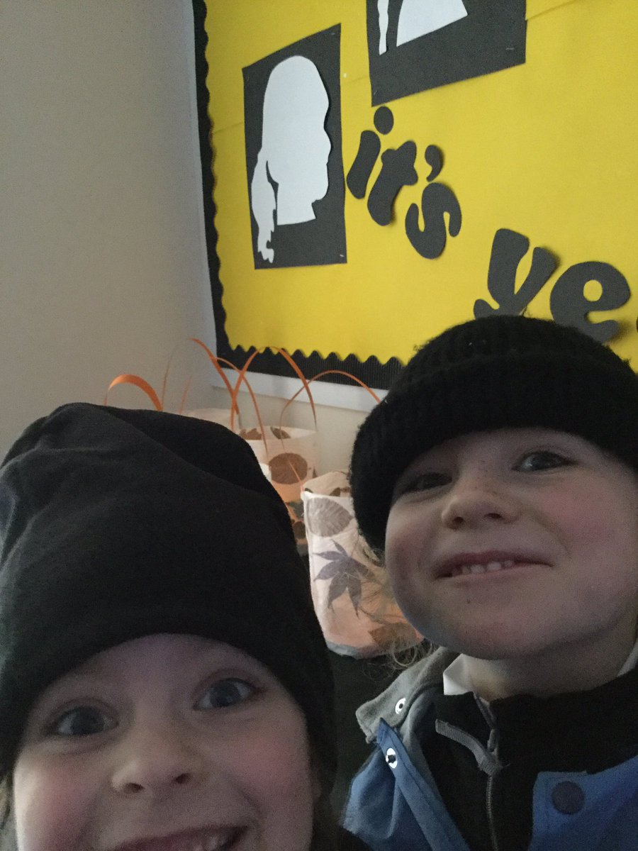 PipersForestSch's tweet image. Year 1 @PipersPrePrep finished their leaf lanterns today, they looked lovely glowing in the classroom #pipersforest #pipersoutdoors #piperschristmas