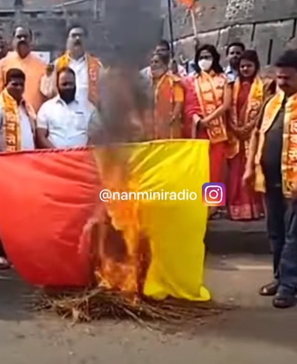 YashCultTejas's tweet photo. We seek for justice 😠😡

#ಕನ್ನಡಹೋರಾಟಗಾರರನ್ನಬಿಡುಗಡೆಗೊಳಿಸಿ
#releasekannadaactivists 

So called Kannada news channels where are you ??
@tv9kannada @publictvnews @btvnewslive @AsianetNewsSN https://t.co/B85cI6JYQa