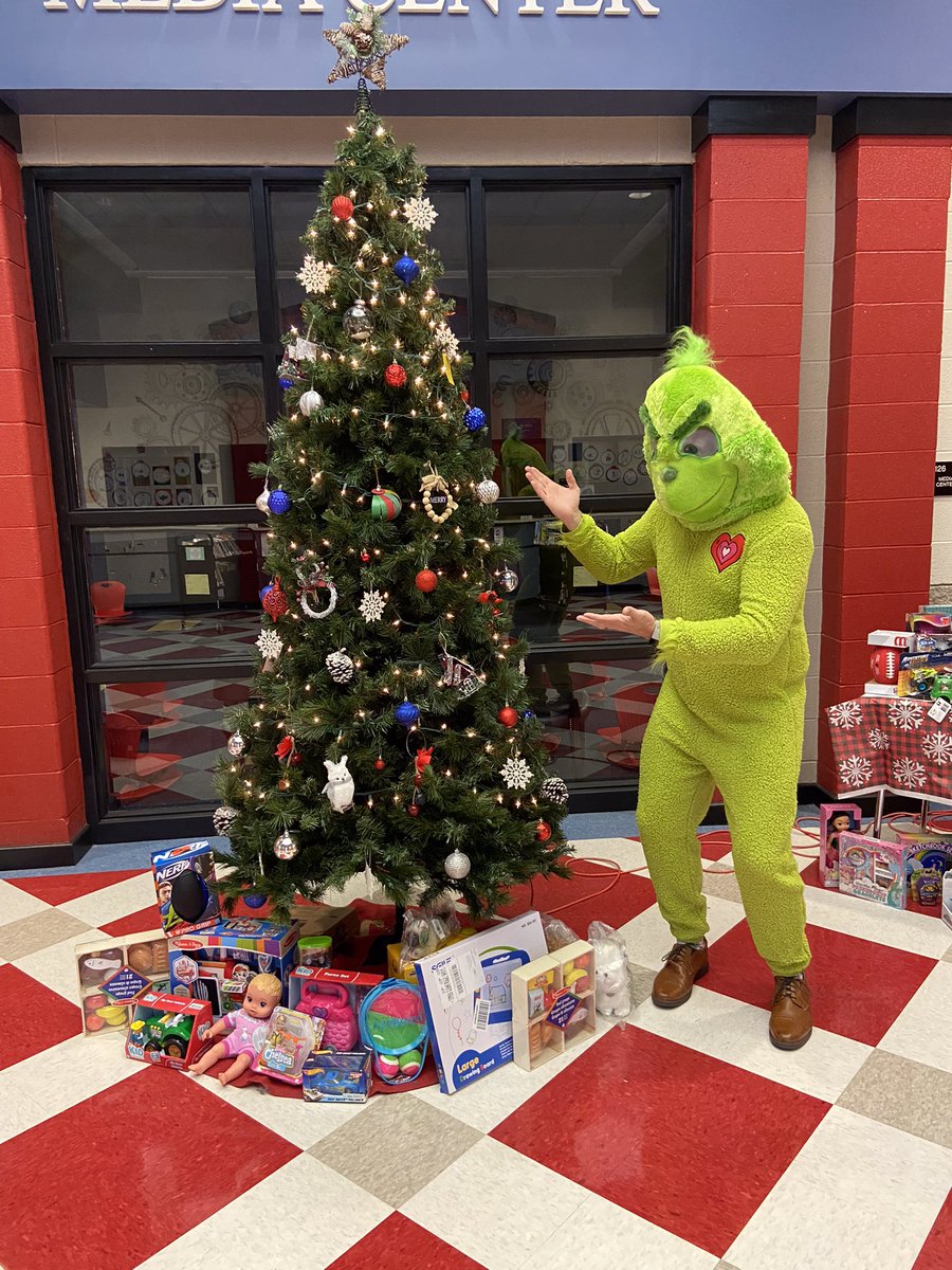 “You can’t hurt Christmas, Mr. Mayor because it isn’t about the gifts or contests or the fancy lights.” The Grinch #putkidsfirst #Christmas #christmas2021 #WeDoItDifferent #WeAreWarriors <a href="/MadCoSchools/">MadCoSchools</a>