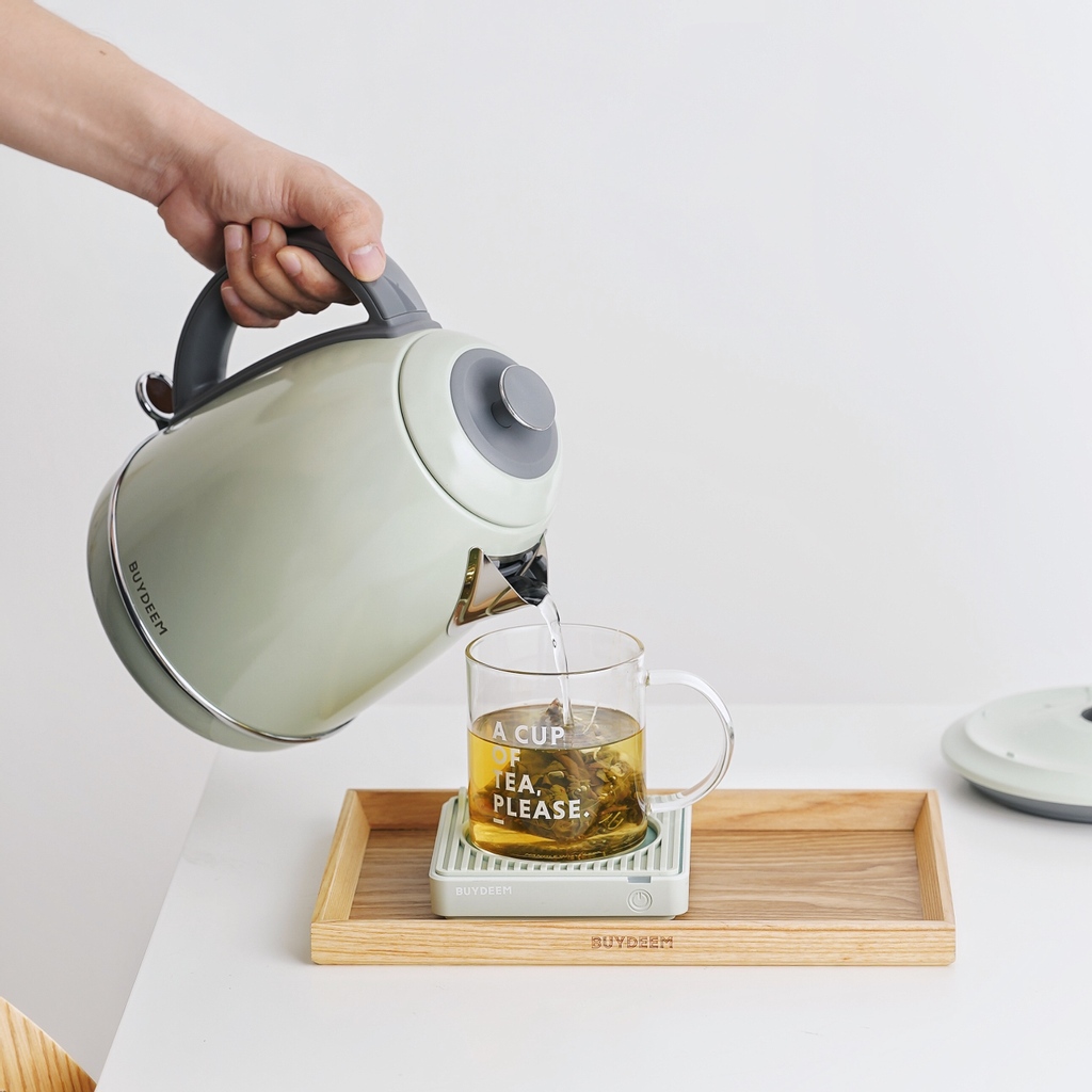 BuydeemGlobal's tweet photo. In the mood for morning coffee, afternoon tea or even ramen? Don't worry, the Electric Kettle K640 can do all of that and more! 🙌

Snag one for yourself, friends, family or even a co-worker now at ➡️ https://t.co/hY2d1dPM1S

#Buydeem #electrickettle #giftideas #foryourkitchen https://t.co/kbdL0pZIV3