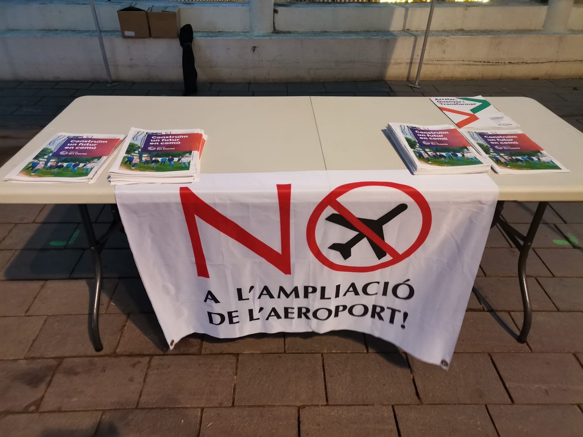 Gava_EnComu's tweet photo. Avui, festa de Sant Nicasi a #Gavà, les companyes de @Gava_EnComu sortim al carrer.
#ArrelarGuanyarTransformar
#GuanyarPerTransformar https://t.co/2E5SRpXrE0