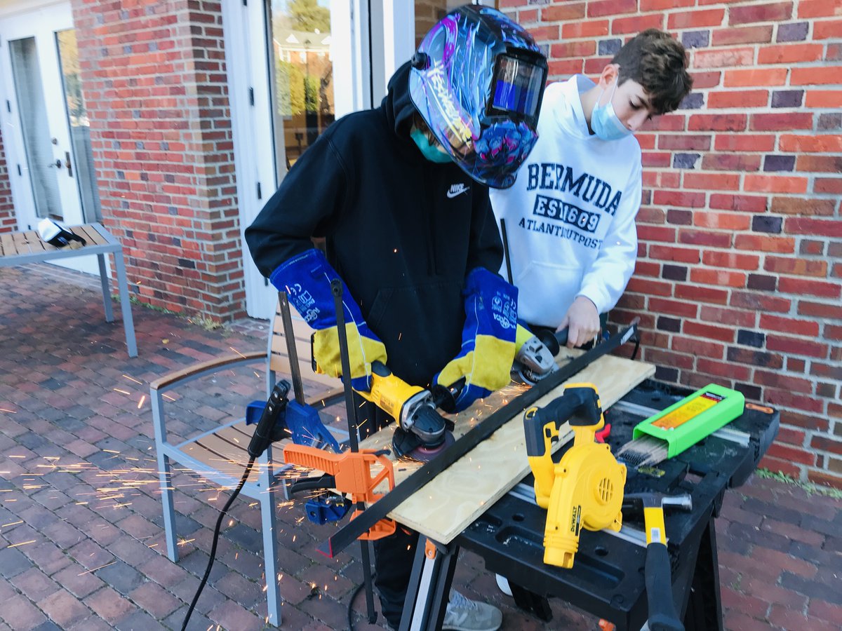 CCSrightnow's tweet image. #ccsRightNow ... Design and Technology class with Mr. Sterling #SetYourCourse #since1921