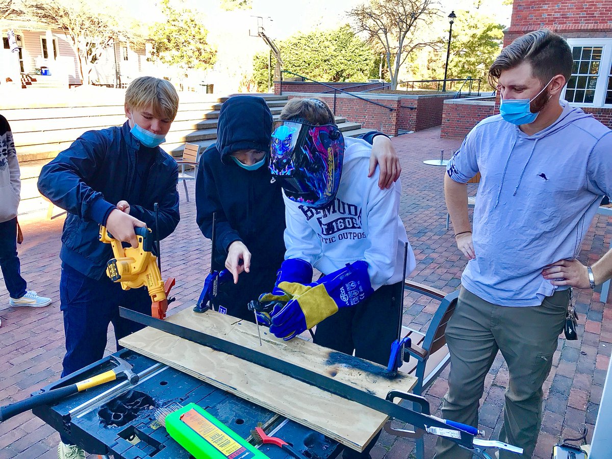 CCSrightnow's tweet image. #ccsRightNow ... Design and Technology class with Mr. Sterling #SetYourCourse #since1921