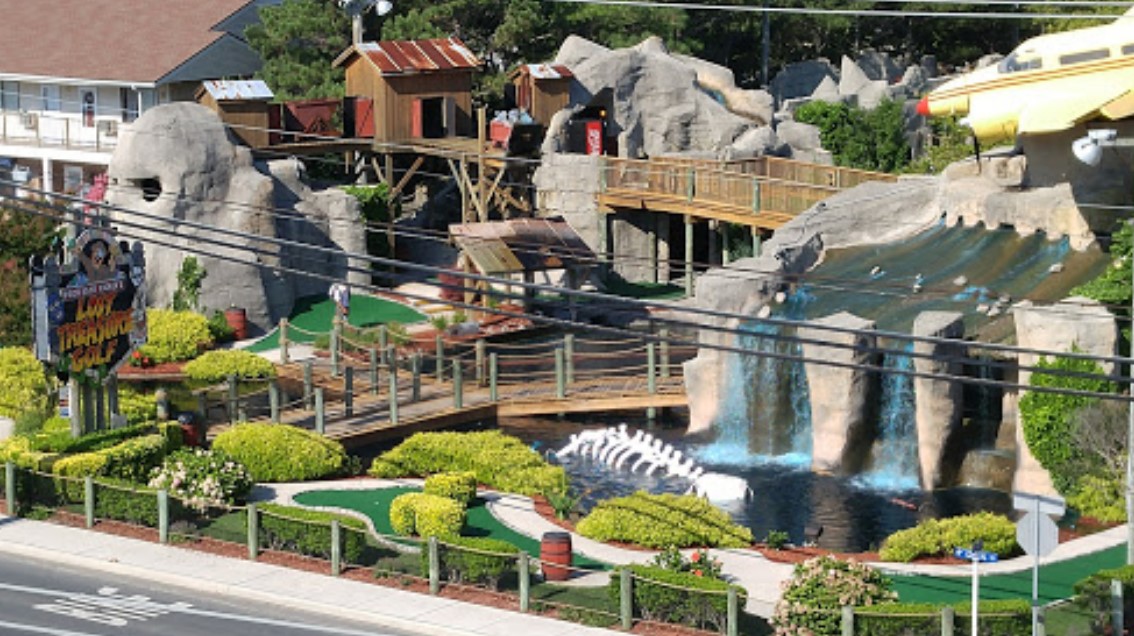 AccessMiniGolf's tweet image. Course Highlight: Lost Treasure Mini Golf (Ocean City, MD) is a lot of fun w/ 18-holes wheelchair accessible. losttreasuregolf.com/miniature-golf… @ProfessorHacker @OCMaryland @TravelMD #AccessMiniGolf #MiniGolf @PuttingPenguin @MisterMiniGolf @BrooksHolt @CouplePutts @PuttCastMini ♿️⛳️