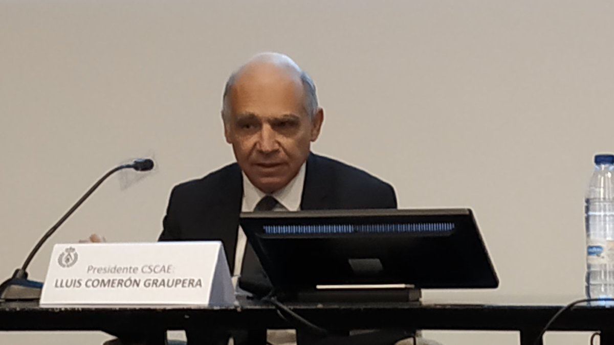 .@presidenteCSCAE califica de "imprescindible" la guía que presentamos; el #LEE servirá para orientar la rehabilitación del parque construido a medio y largo plazo, y ha valorado que se adelanta a cómo la Directiva Europea va a definir el pasaporte de renovación de edificios