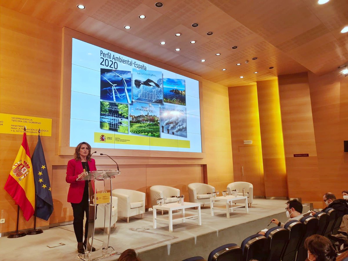 mitecogob's tweet photo. 🗣️@Teresaribera ha presentado el #PAE2020🍃, una “toma de temperatura” del estado de salud ambiental de🇪🇸

📢"Este ejercicio es crítico en un momento como el actual, en el que debemos responder con decisión a unos retos climáticos y ambientales que se aceleran y retroalimentan"🔄 https://t.co/4oXVFo0vJR