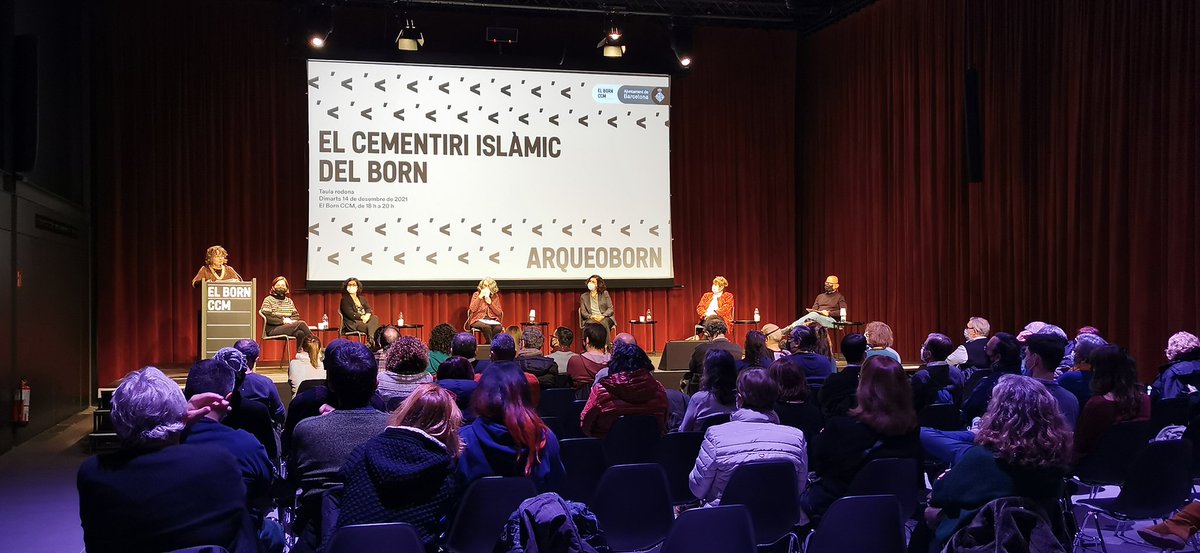 🔛 Comença la taula rodona ‘El cementiri islàmic del Born’, amb la participació dels especialistes Núria Armentano, Dolors Bramon, Lídia Font, Cristina Santos i Antoni Rigo.

Introdueix la sessió la directora d'#ElBornCCM, @marindomine.

#ArqueoBorn #arqueologia