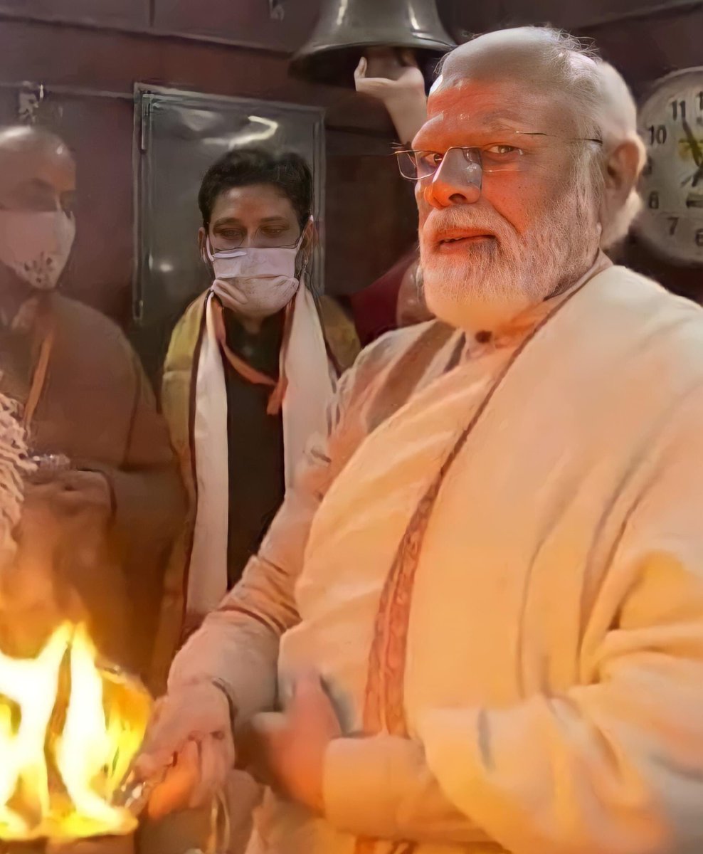 RoflGandhi_'s tweet photo. tujhe kya laga pooja jyada important hai? https://t.co/gBMapEXJjA
