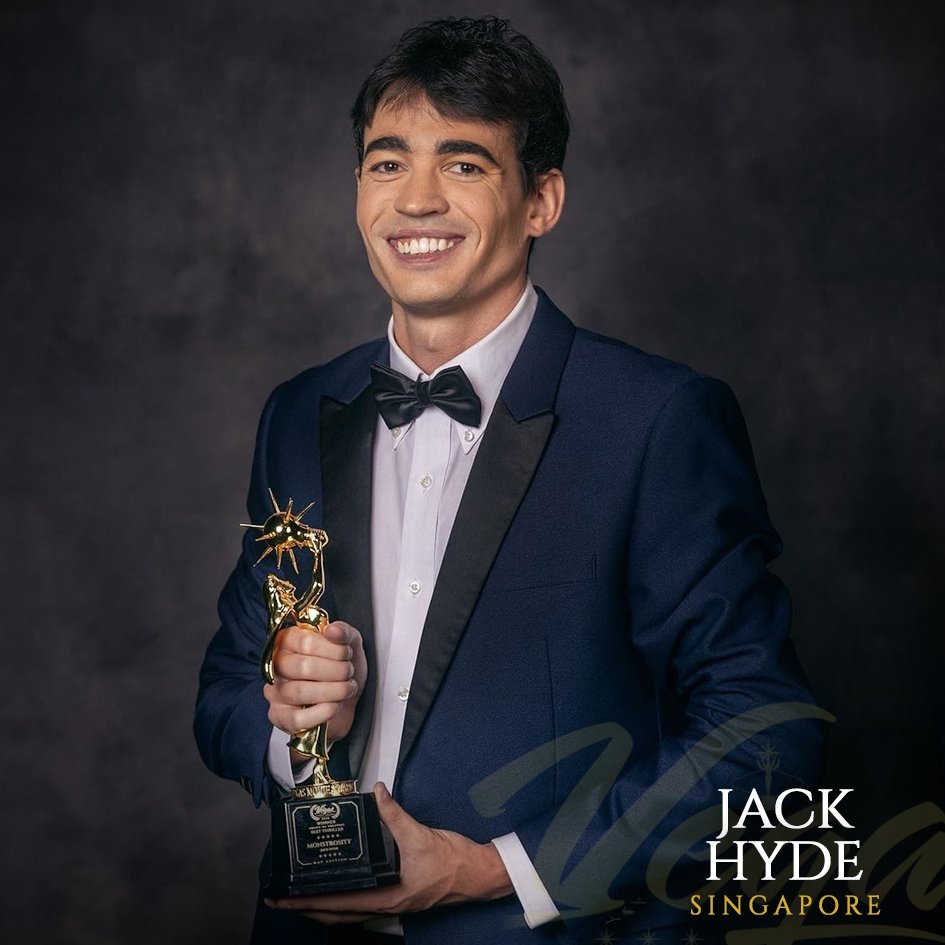🥂We want to celebrate this last #VMAedition of 2021 with you by posting one of the last professional photos we received from one of our 2020 winners @jacklewishyde @officialjackhyde!