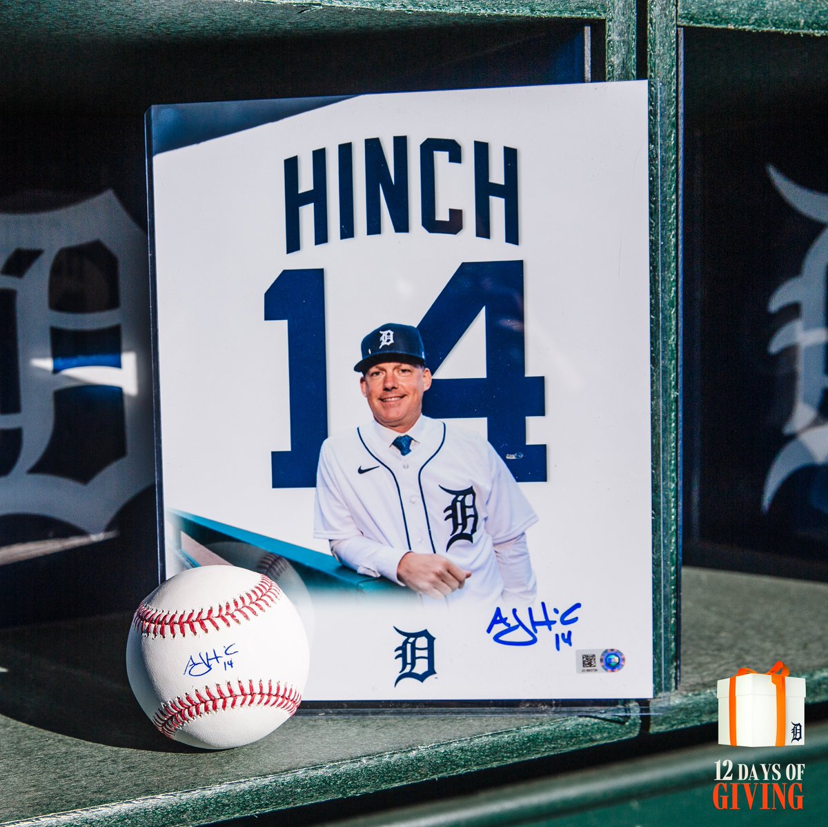 Our #12DaysOfGiving continues! 🎁

RETWEET for your chance to win this A.J. Hinch autographed baseball and photo.
