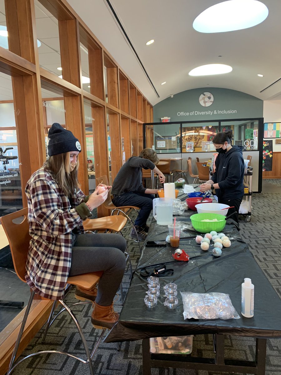 FoergTarn's tweet photo. ⁦@ChamplainEdu⁩ ⁦@ChamplainSW⁩ Social Work, Criminal Justice. Psychology stdts support our campus community well-being during exams⭐️ https://t.co/YITmcGgfUM