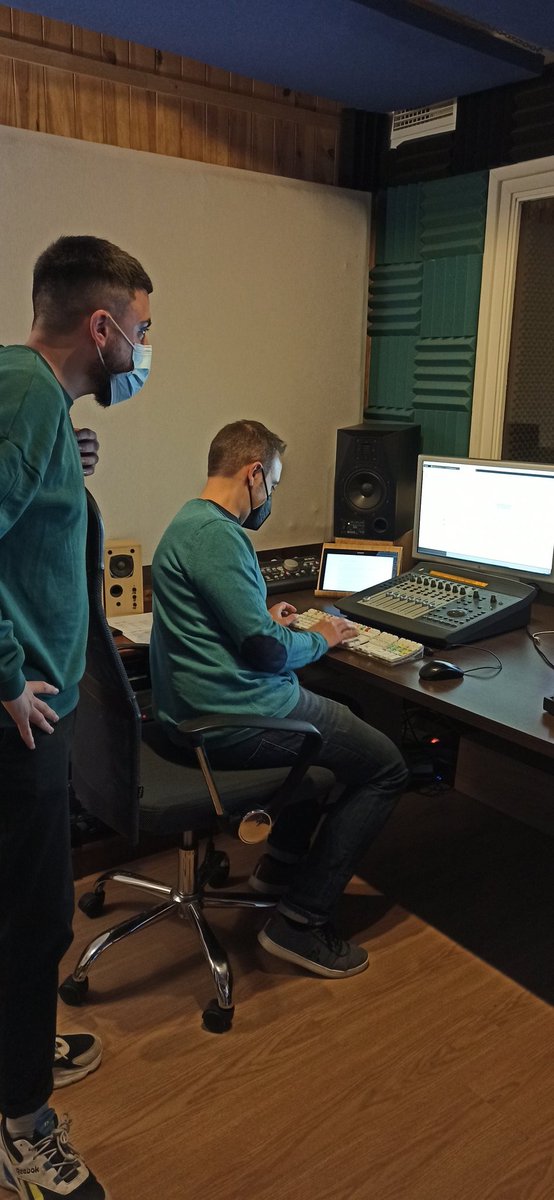 Però, què està enregistrant 
<a href="/Marina_Mulet/">Marina Mulet i Gayà</a>? 
Pista: <a href="/Granissat/">Granissat Estudi Creatiu</a> i <a href="/ValenciaalaDipu/">Valencià a la Dipu</a> estan darrere. Mare, por! ☺☺☺