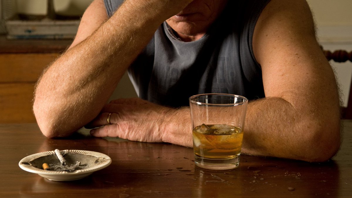 Researchers find that longer time spent at home during the COVID-19 pandemic is associated with an increase in binge drinking.

Read the full article⤵️

bddy.me/3F0stht

<a href="/AJDAAJournal/">American Journal of Drug and Alcohol Abuse (AJDAA)</a> <a href="/smweerakoon/">Sitara M. Weerakoon, PhD MPH</a> <a href="/dr_kkjetelina/">Katelyn Jetelina</a> <a href="/greg_knell/">Greg Knell</a>

#Bingedrinking #AlcoholAbuse #MentalHealth
