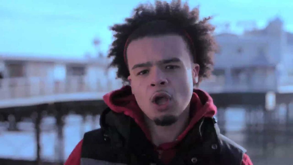 FixersForward's tweet image. Created and filmed in 2010 this Christmassy song with lyrics from young people and a snowy backdrop is a very special Christmas Treat. Please show your appreciation by sending it to a friend. 
 youtu.be/FxdbnL8_REU