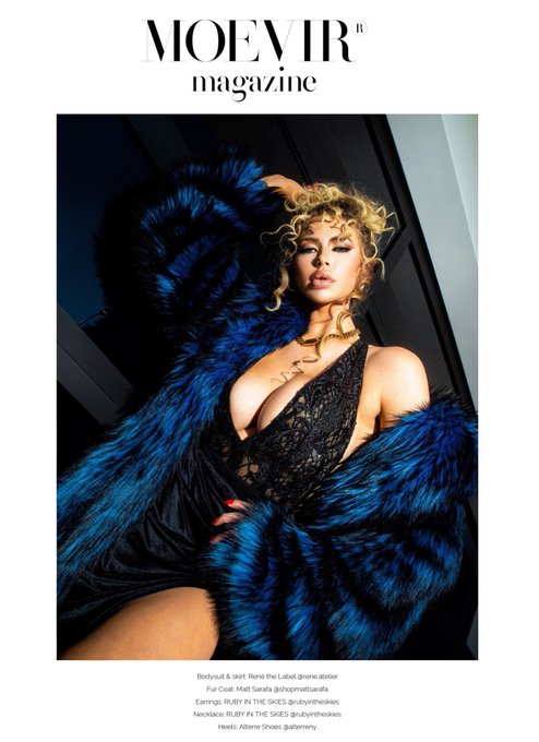 2 pic. December Cover in Paris ?✨ https://t.co/hvSD4fQgR8
