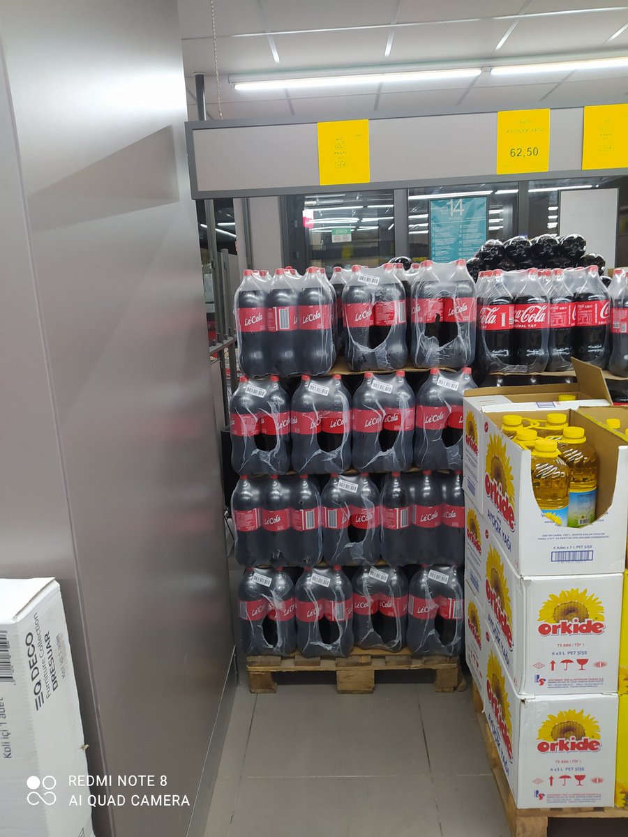 msalihimamoglu's tweet photo. #Ohal  markettiki yağların 15 dk 20 TL zam gelmesi mi koyar yoksa sonraki 15 dk rafların boşalıyor olması mı devlet nerde niye depoya çekiliyor bunlar desteklediğim iktidardan soğumaya başladım https://t.co/0Usapfw4pF
