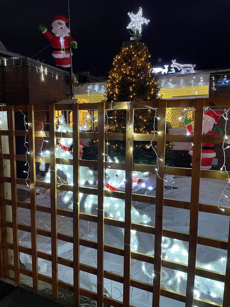 ZoeLineker's tweet photo. Estates team at LGH have excelled themselves yet again!!! Obtaining donations to create the Christmas decorations. Many thanks to Lee and the team @Leic_hospital @LisaJLane98 @DebbieW18622714 @Reena_Karavadra @misstickle101 @Cjparker32 @gallachez @DianeBr68144961 https://t.co/k6nsxIjT3t