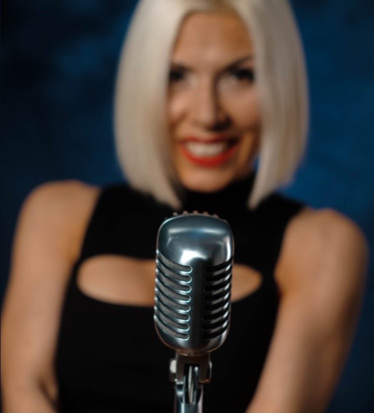 Hoy 17:30 COSA DE LOCOS por @rmla680 junto a Carna Crivelli