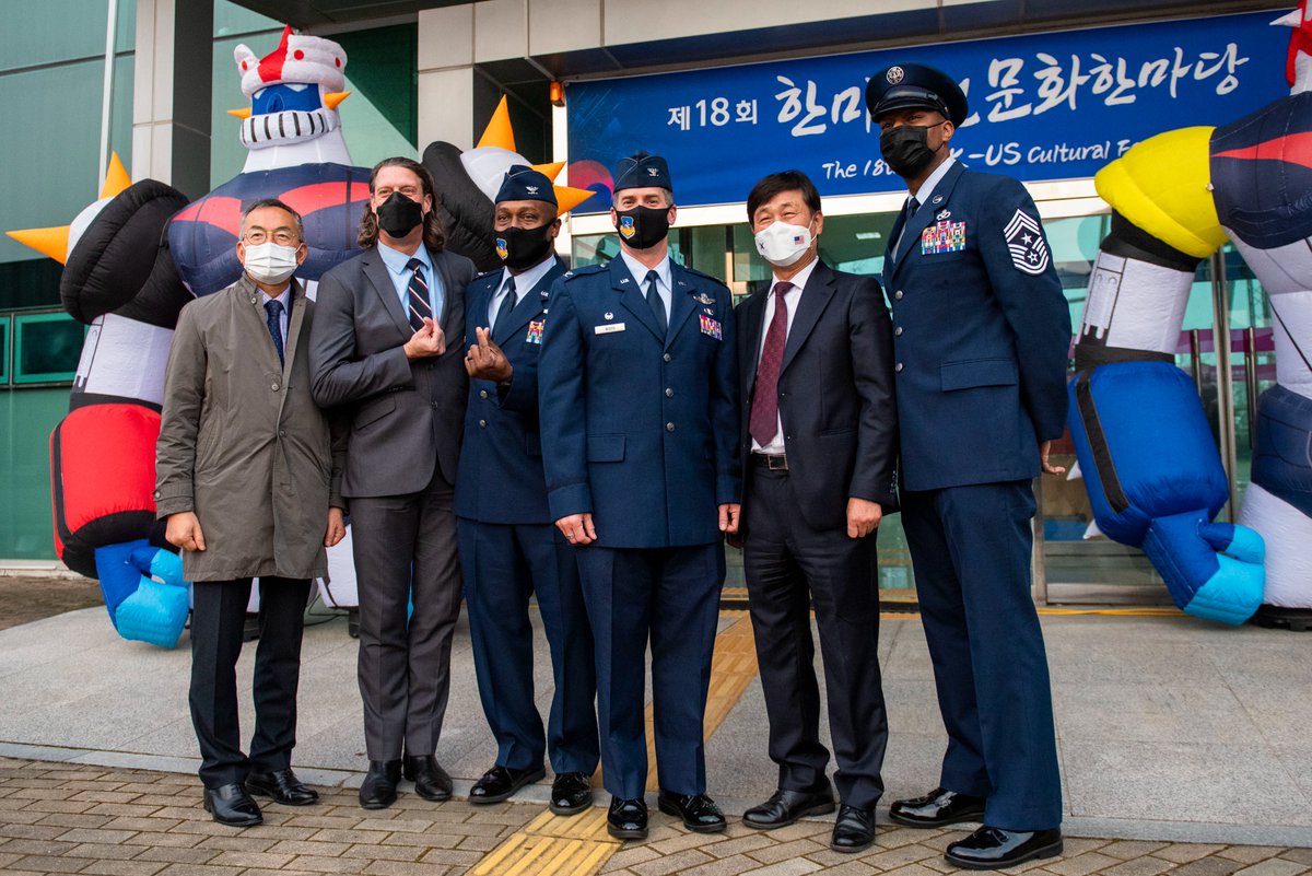 Katchi Kapshida! Osan AB and the Republic of Korea recently celebrated their 18th annual Cultural Friendship Festival. The ceremony featured keynote speakers from both Osan AB and ROK leadership and art performances from Korean music groups. @7thAF | @PACAF | @DeptofDefense