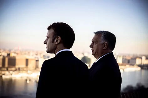 claararuiizC's tweet photo. Macron calls for "reorganization" of European Union policy on migration. He claims that the reinforcement of the frontiers is needed. #Migration #Macron #HistoRRIIurjc21 https://t.co/U2cMHwWMrF