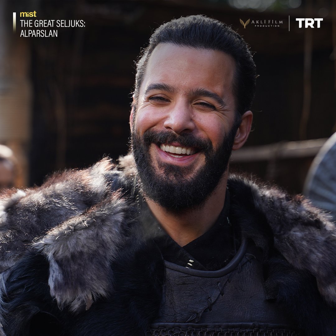 باريش من كواليس تصوير مسلسل ألب أرسلان 😍😍

#BarışArduç #Alparslan
#AlparslanBüyükSelçuklu