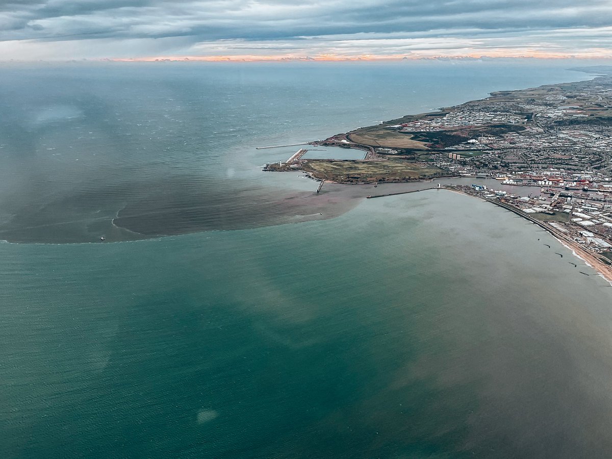 paraforte's tweet photo. Out practicing some ILS approaches this morning on @ScotAirAmb. Check out the fresh water from the #RiverDee meeting the #NorthSea. The contrast is striking. #viewfromthecrew #aberdeen #helimed79 #carebyair #hems https://t.co/jDbXTctWBx