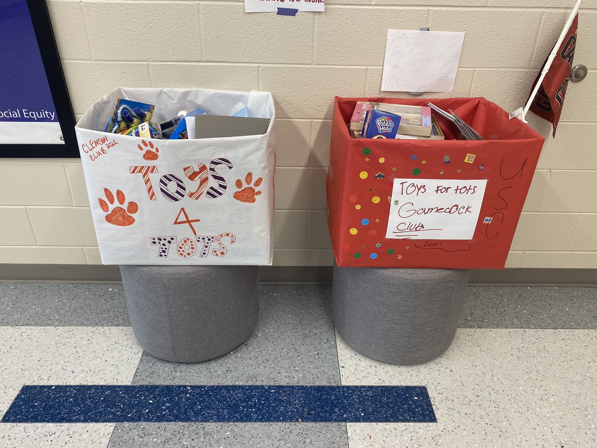 mrschloecahill's tweet photo. So proud of our Clemson and Gamecock Clubs here at @FulmerFalcons for all the π§Έ Toys for Tots donations! Check back for the winner for the most toys donated! @LexingtonTwo #ComeFlywithUs #FMSFalcons #ToysForTots #SeasonOfGiving https://t.co/rIl9oHC0xL