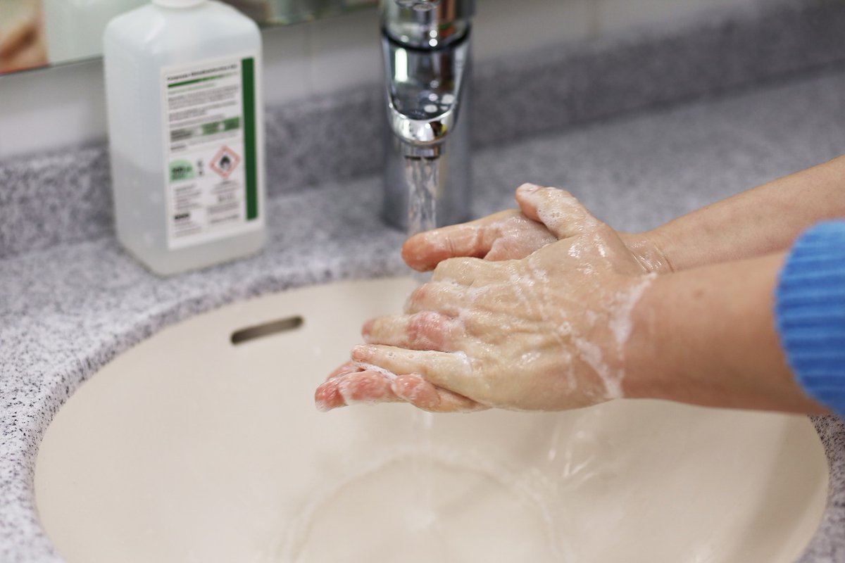 Hygienebedarf: Mit diesen Helfern für den Alltag gelingt das Hygienemanagement im Betrieb #hygiene #hygienemanagement verbraucher-tipps.com/hygienebedarf-…