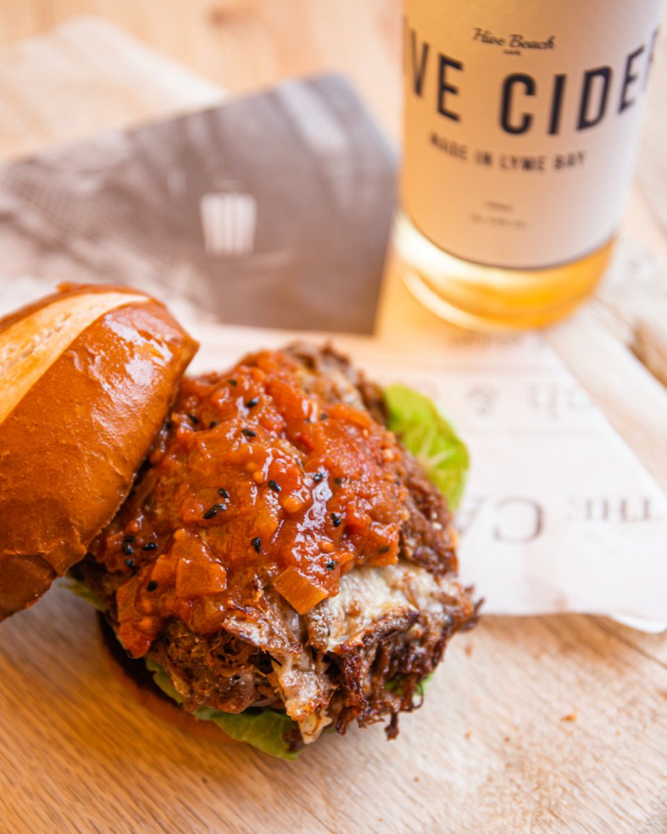 WatchHouseCafe's tweet image. TUCK IN &amp;amp; FEAST 🍕

Join us on Saturday evening (7pm) for a whole evening of feasting!!

£20 a head for THE WHOLE feasting menu 
and BOTTOMLESS DRINK for an extra £15 

Please head watchhousecafe.co.uk to make a booking! 

#watchhouse #dorset #southwest #westbay #cocktails