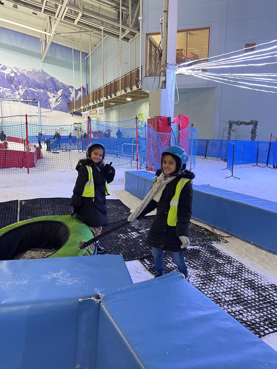 VALLEYEYFS's tweet photo. Today we went on our trip for the Star of the Term children, we had such a fun time at the chill Factor! We played in the snow, and Mr Naughton treated us all to a hot chocolate β·βοΈπΏ @TheValleyBolton #staroftheterm #wow https://t.co/7MaasEKZKK