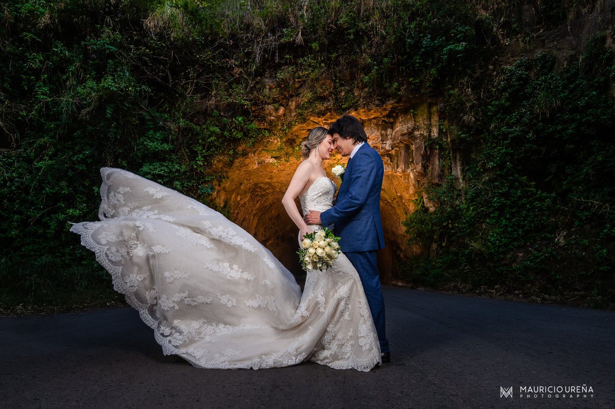 PhotoByMAUG's tweet photo. Bride &amp; Groom portrait light with the amazing @profoto lighting tools ✨

#costaricaweddingphotographer #bodascr #weddinginspo #storyteller #destinationweddingphotographer #chasinglight #loveintentionally #momentsovermountains #togetherweroam #couplegoals #profoto #sharethelight https://t.co/F70GXLkysT