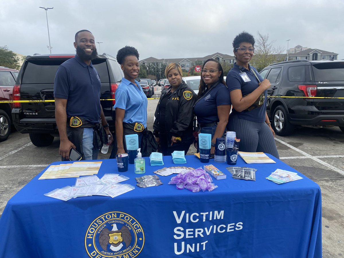 OscarHPD's tweet photo. HPD’s Victim Services Division @ “Shop w/ a Cop, Shop w/ a Jock” https://t.co/Nqd9sqp3LN