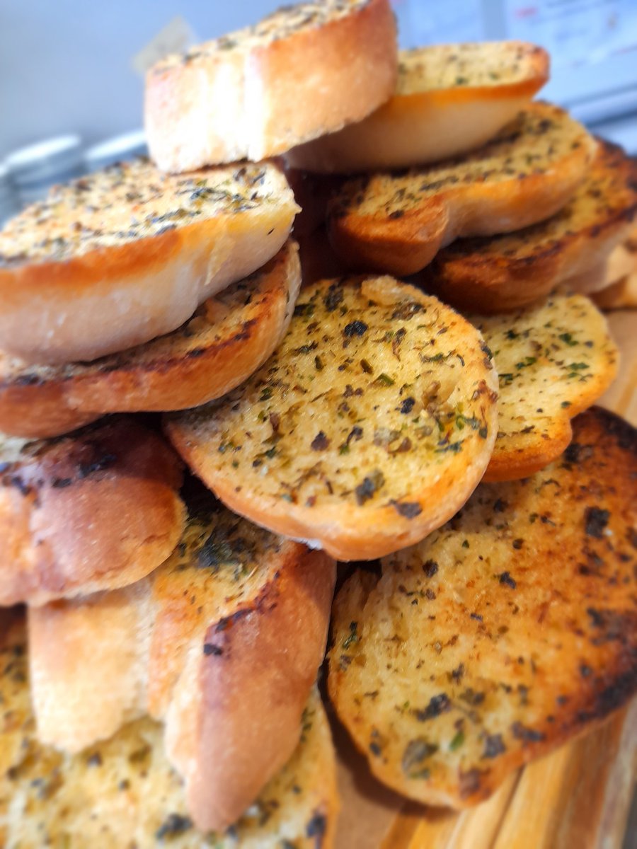 Classic main of lasagne and garlic bread and sweets treats such as trifles pots <a href="/CHCHSLeeds/">Cardinal Heenan Catholic High School</a> #foodie #Food #schoolmeals <a href="/caterlink_ltd/">Caterlink Ltd</a>