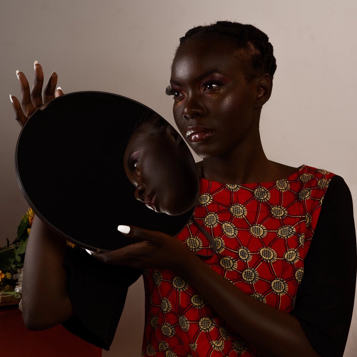 50mmCollective's tweet photo. So much amazing momentum today in the space!

Let’s keep it going☀️🔥

We’re focused on @william_kaen! This is their work “Heritage.01 : GIRL WITH A MIRROR.” 
https://t.co/9i6occYWCW

You can find them in our digital exhibition for the #MetaMasquerade https://t.co/lbASOPHXse https://t.co/cV7UwPf1pF