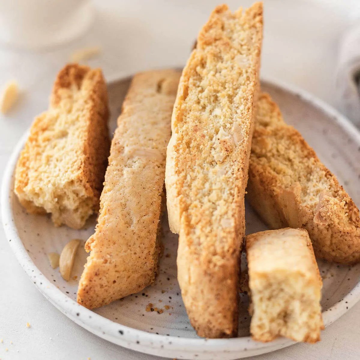 livewellbake's tweet photo. Perfect for dunking into your morning cup of coffee or tea, this classic almond biscotti recipe is subtly sweet and packed with almond flavor. #biscotti #italiancookie #cookie #teatime #christmasrecipe https://t.co/T5Gq0dSUT0 https://t.co/gz9X07MOFv