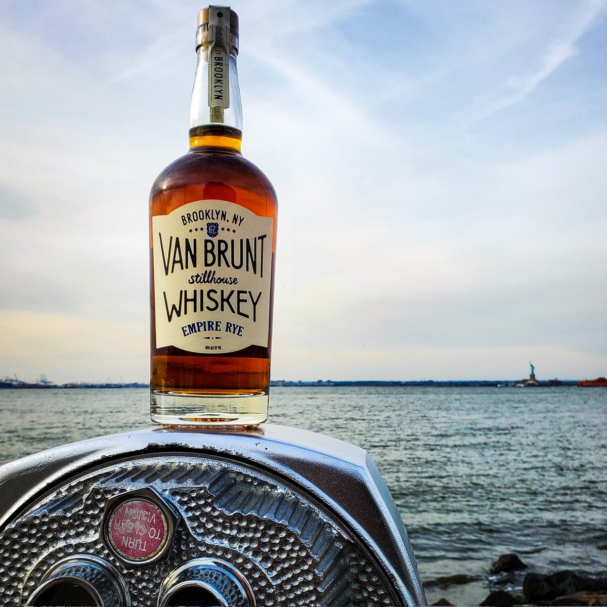 Grown, mashed, distilled, &amp; aged in the Empire State. A bottle of our Empire Rye is perfect for gathering around with your favorite people this holiday season 🗽 

#SmallBatch #CraftDistillery #NYDistilled #CraftWhiskey #RedHookBrooklyn #Rye #Whiskeygram #Whiskey #EmpireRye