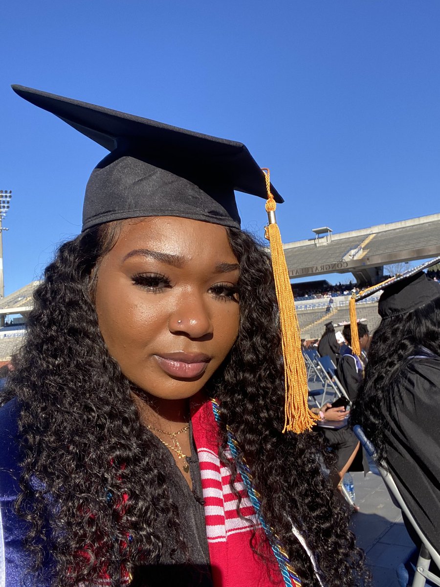 highestandard_'s tweet image. nun, just finished nursing school debt-free as a first-gen with a 3.49 and a job in my field ✨👩🏾‍⚕️