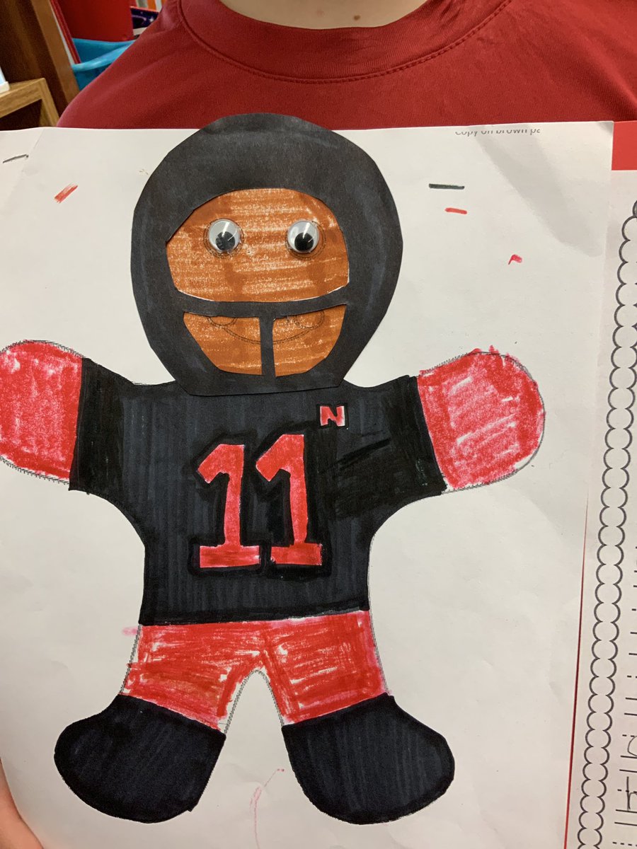 Check out this gingerbread man!  He is in disguise as his favorite Husker football player so he doesn’t get eaten.  #yourbiggestfan <a href="/austin11allen/">Austin Allen</a> @HuskerFBNation #notagingerbreadman <a href="/Aurora_Elem/">Aurora Elementary</a> #2ndgrade