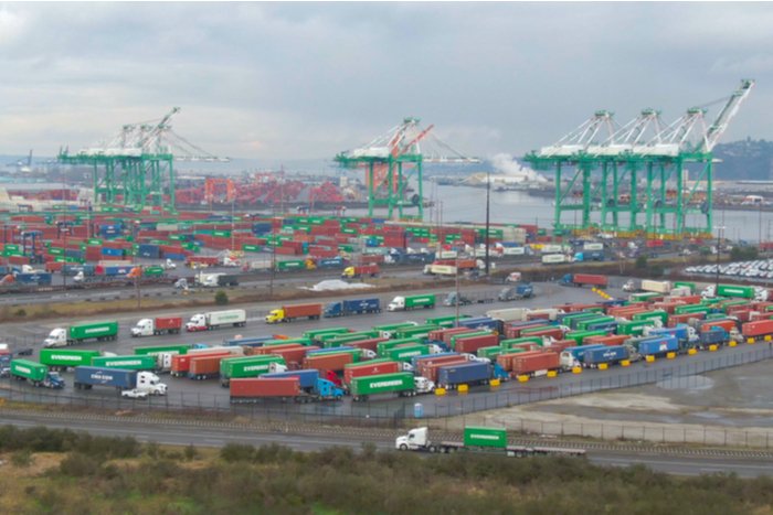 JOC_Updates's tweet image. Investors continue to pour money into #technology addressing long-neglected import #drayage at US ports, with Dray Alliance nabbing a $40 million funding round Tuesday. Via @LogTechEric 
ihsmark.it/FP8Q50HaIaz