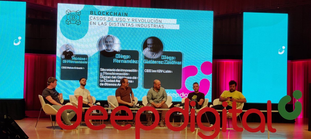 belo_app's tweet image. Hay @poapxyz en #DeepDigital! 
@mbeaudroit cazó rápido el celular