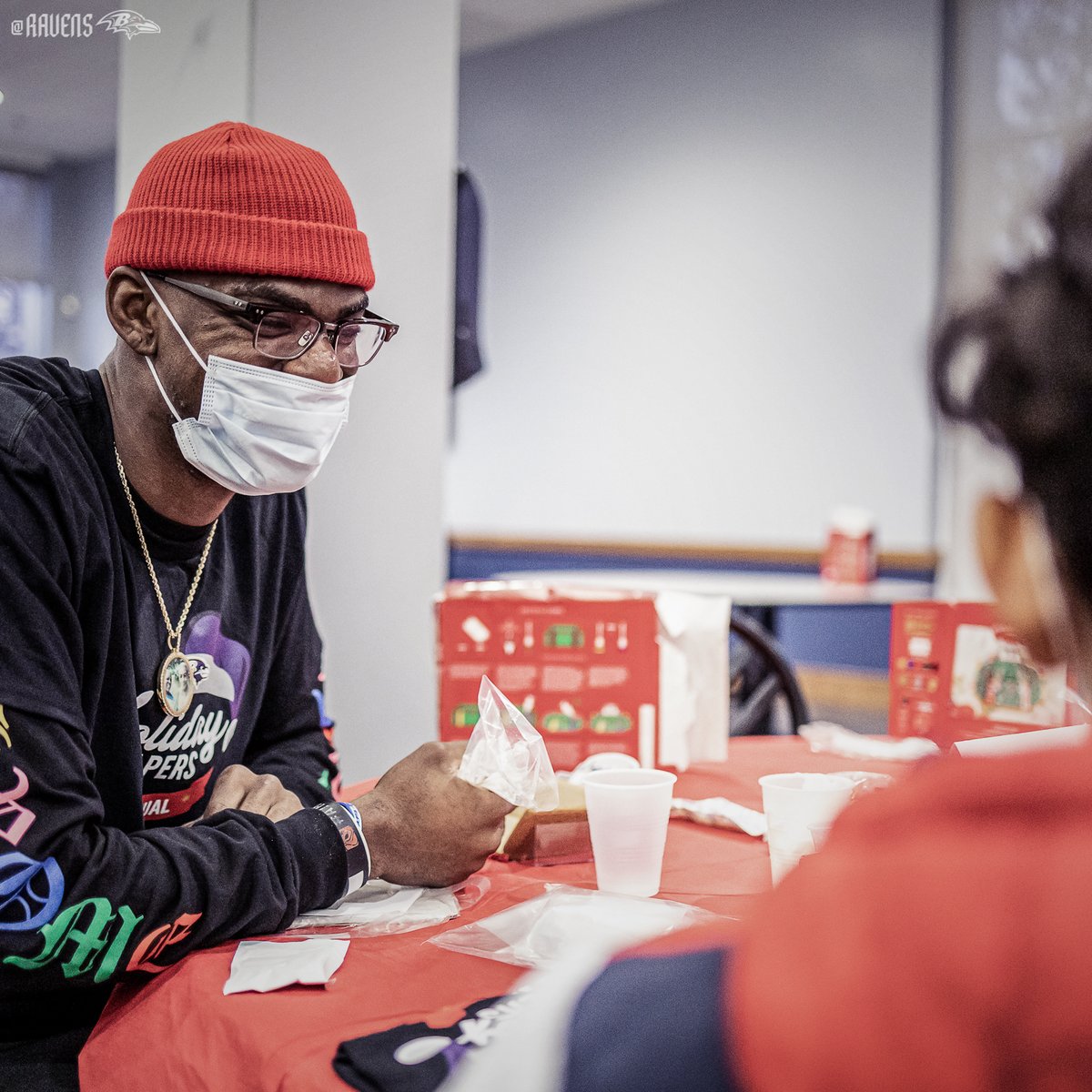 Ravens's tweet photo. Christmas with Calais! 🎁 (and friends 🎅) https://t.co/SE7WaUoFQ4