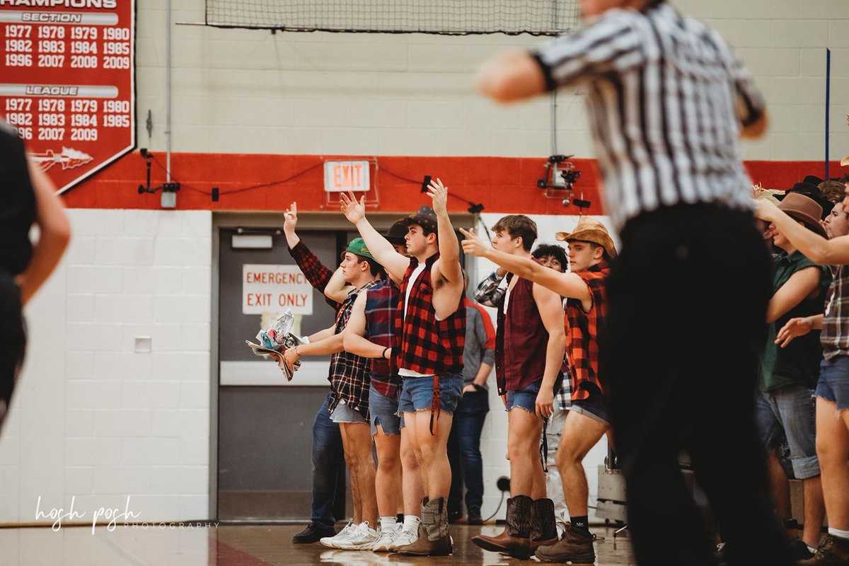 HorstRachel's tweet photo. @WHS_Section was back in business last night and made their presence known! Hard to dispute why they’re the best in the league 🗞
#farmout https://t.co/ILVfRX9faZ