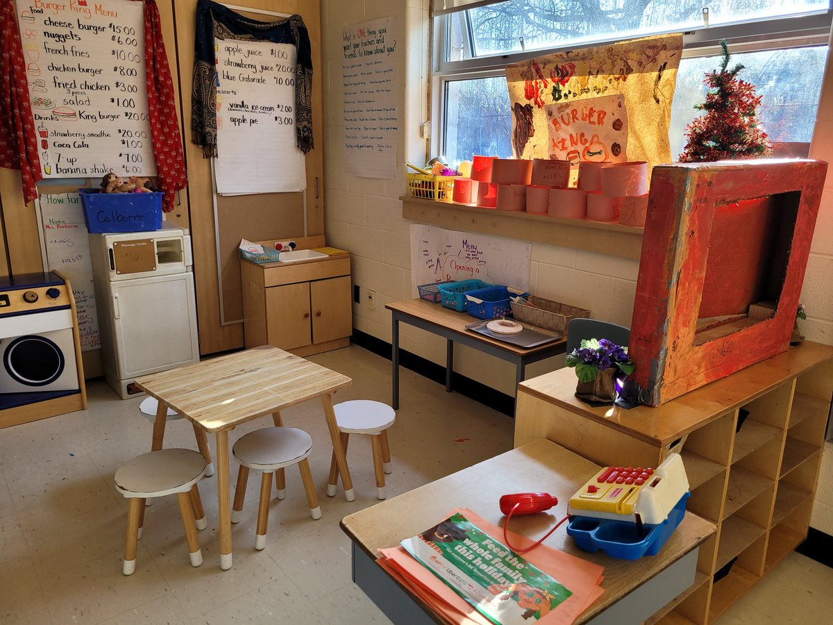 barberinikinder's tweet image. Our classroom Burger King is set up. The grand opening is expected tomorrow. #Inquiry #mathandlanguage #problemsolving #belongingandcontributing