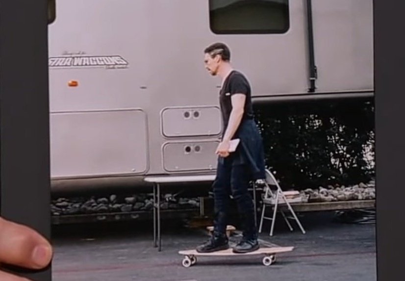 QuidVacuo's tweet photo. NO ME CREO QUE EXISTA IMAGEN DE BENEDICT CUMBERBATCH EN EL SET DE #SPIDERMANNOWAYHOME EN SKATE https://t.co/MXsPcvBNw3