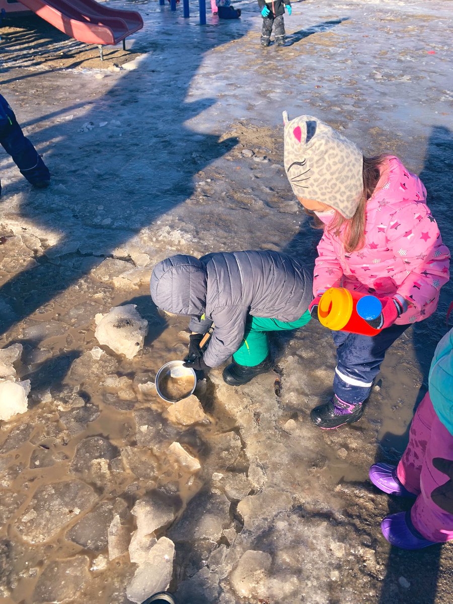 So much exploring during our outdoor learning this morning!🦦🧊“The ice is like a boat for my donkey.”“Look there’s grass stuck in the ice.” “We can melt the ice by pouring water on it.”
•
@MrsBeg24 @mrs_scottocsb @OttCatholicSB @StPhilipOCSB #ocsbKinder #ocsb #outdoorlearning