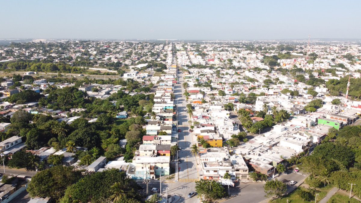 AyuntamientoVer's tweet photo. #ComparteQue Llegamos a Las Brisas para inaugurar la calle Leonardo Pasquel, misma que ahora tiene una longitud de más de 1 km en concreto hidráulico.

Accesos para personas con discapacidad ✔️ mejores banquetas y guarniciones ✔️ son otras acciones también realizadas. https://t.co/PrGXvTCHPA