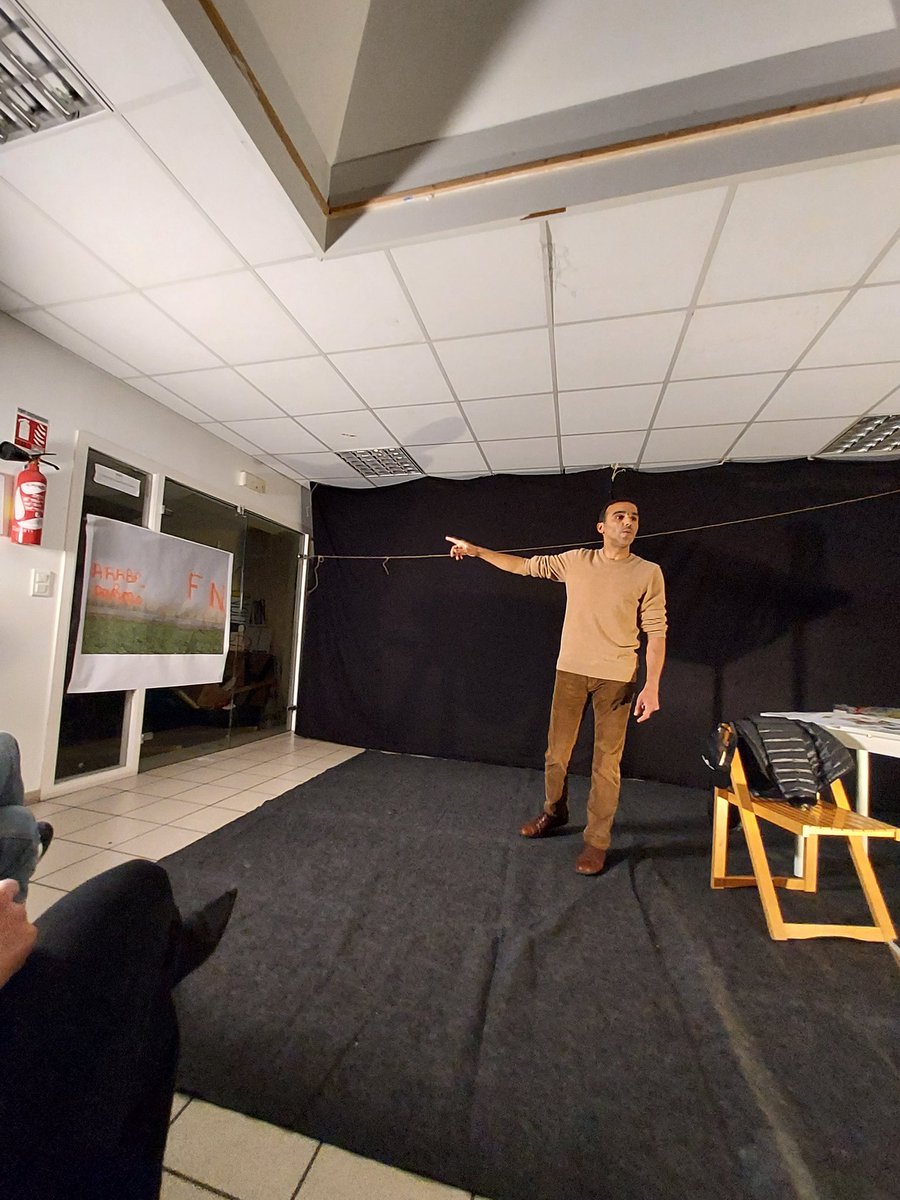 pas_sansnous's tweet photo. 🗣 En direct de la Conférence Gesticulée "La Gauche, ta race !" de Slim Tabet dans les locaux de la Boîte Sans Projet à Amiens 🙌

#NosQuartiersOntDeLaGueule #NQOG #amiens https://t.co/D4UTP5pKET