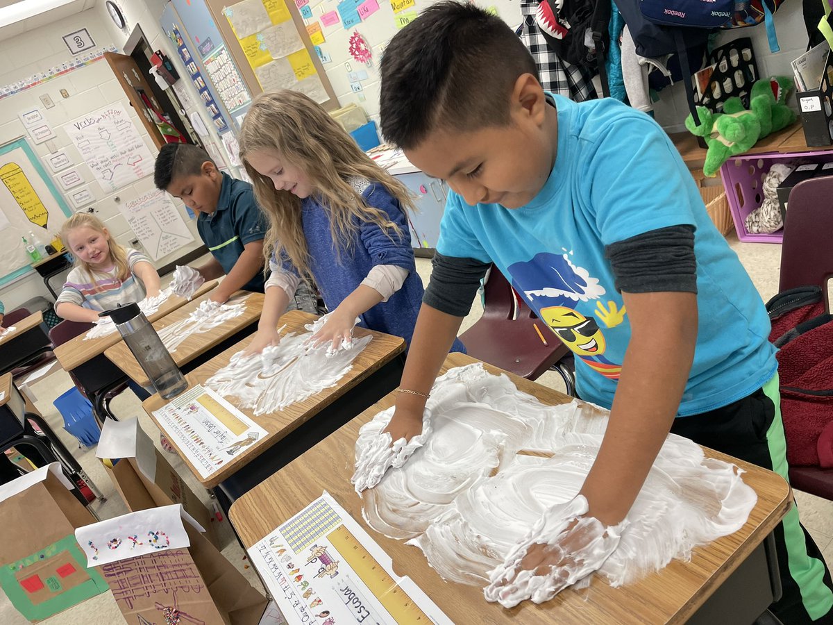 GoodrowKellie's tweet photo. Snowmen when it’s 60 degrees?  Why not!  Students made story characters &amp; just had a little snowy fun today!  @R_M_Moore_Elem https://t.co/0mR9rdYZZG