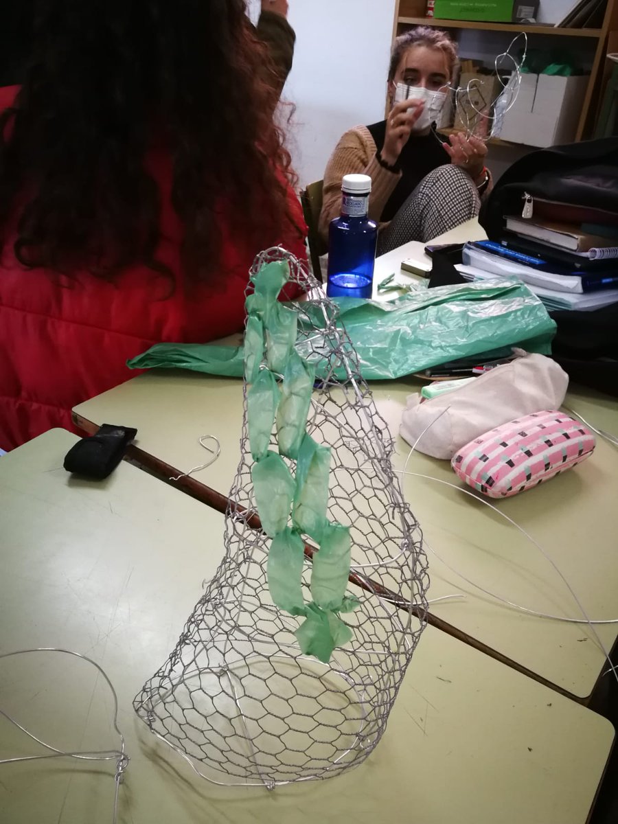 Auroraontheroof's tweet photo. El alumnado del #ColectivoElIntruso sigue avanzando en el #GranCamaleón, un gran proyecto de #ArteRobótica del #IESJesusMarin #Malakabot @granabot @caurabot https://t.co/UUriCiJT5G